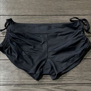 NWT Yogabela Victoria side String Hot Yoga Short